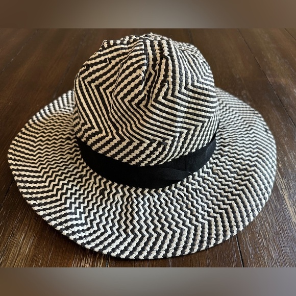 Scoop round hat - Picture 4 of 14